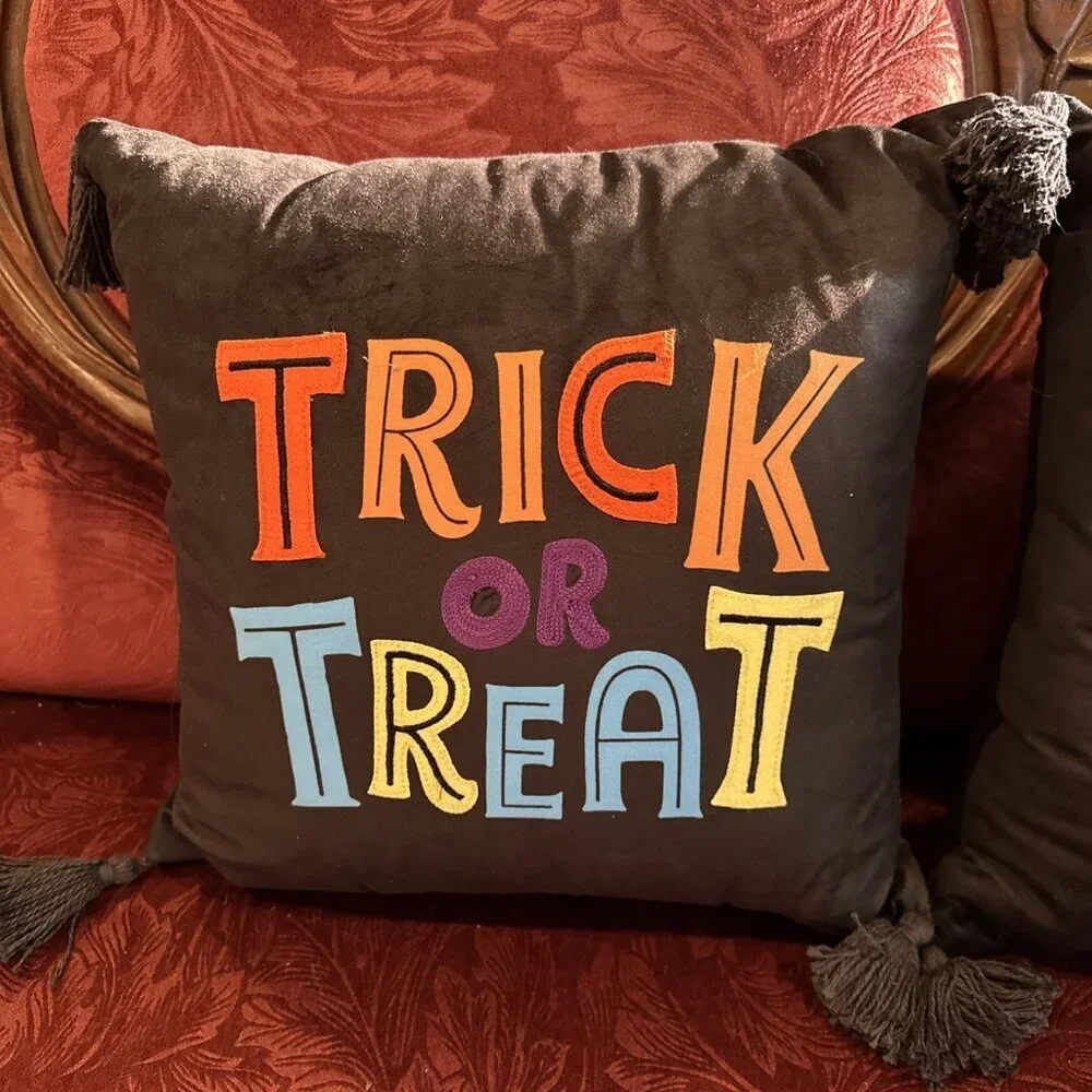 New Hide & Eek Trick or Treat Halloween Appliqué Throw Pillows Set Of 2 Black